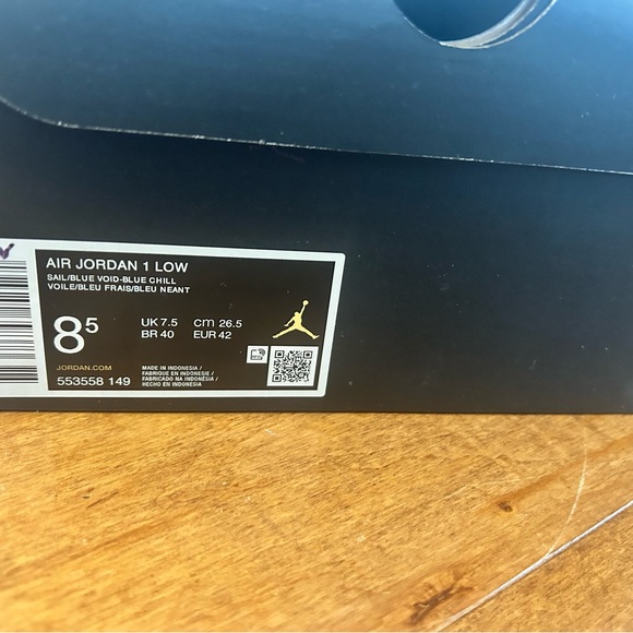 Set of 2 Air Jordan Sneakers in Black and Navy size 8.5 worn once - Picture 8 of 11